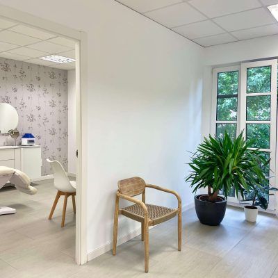 Recepción de la clínica Meraki Dermoestética en Santander